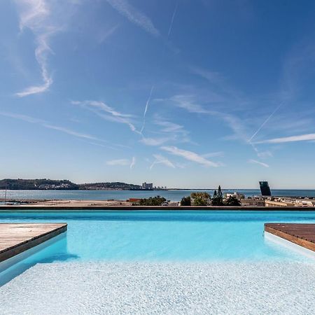 Appartamento Guestready - Alges Apt With Stunning Rooftop Pool Esterno foto