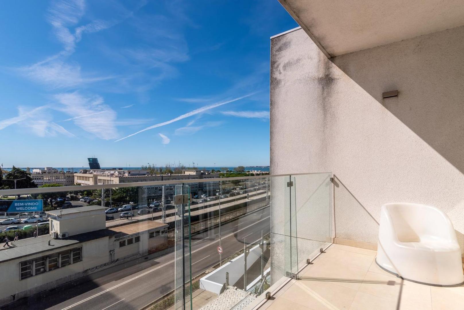 Appartamento Guestready - Alges Apt With Stunning Rooftop Pool Esterno foto