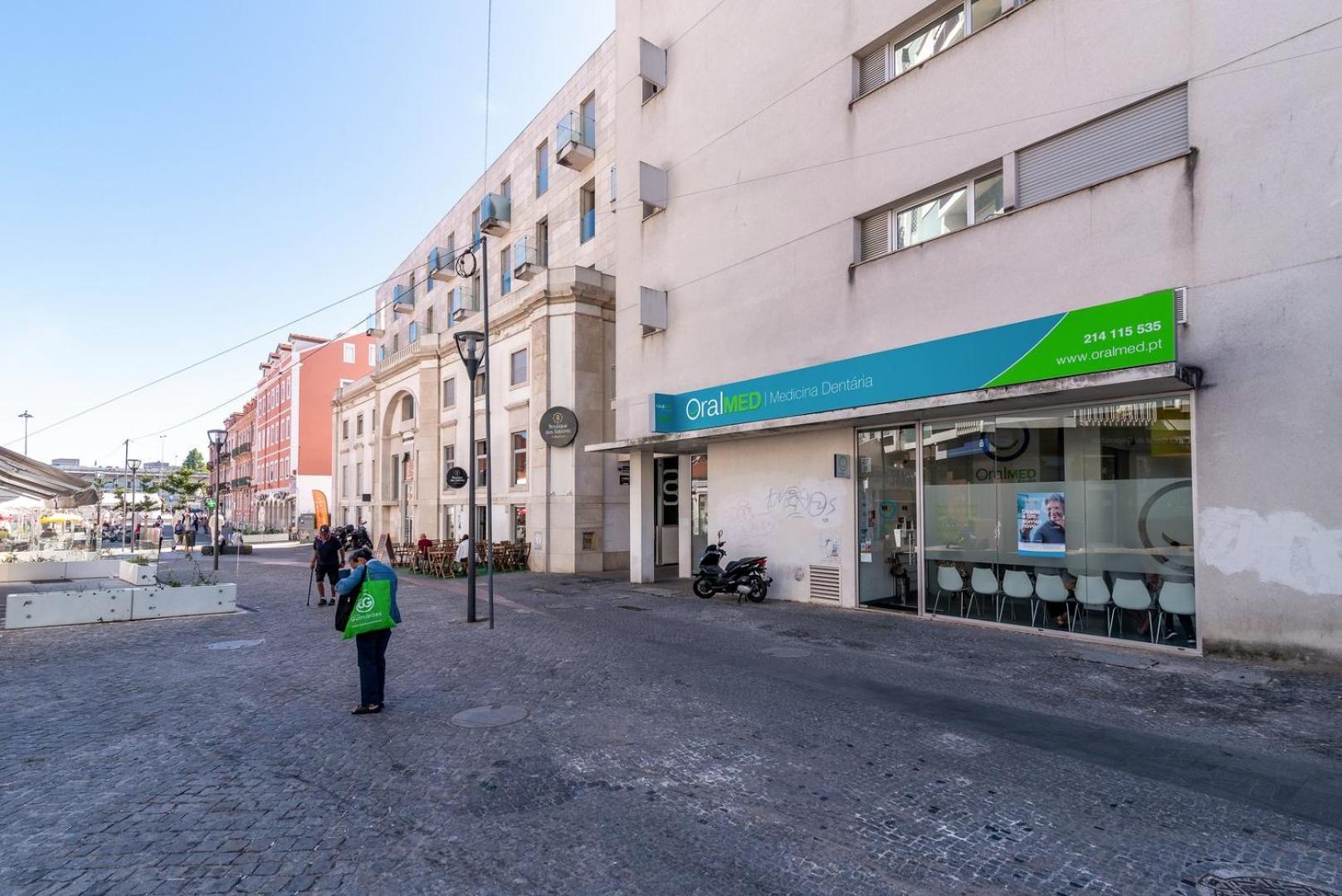 Appartamento Guestready - Alges Apt With Stunning Rooftop Pool Esterno foto